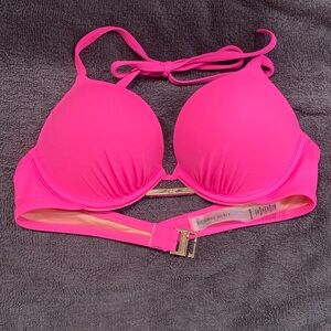 NWOT VICTORIA'S SECRET Bali
Bombshell Add-2-Cups Push-Up
Swim Bikini Top